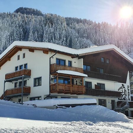 Olympia Privathotel Garni Sankt Jakob in Defereggen Extérieur photo